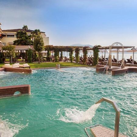 Grand Hotel Terme Σιρμιόνε Εξωτερικό φωτογραφία The swimming pool at the hotel