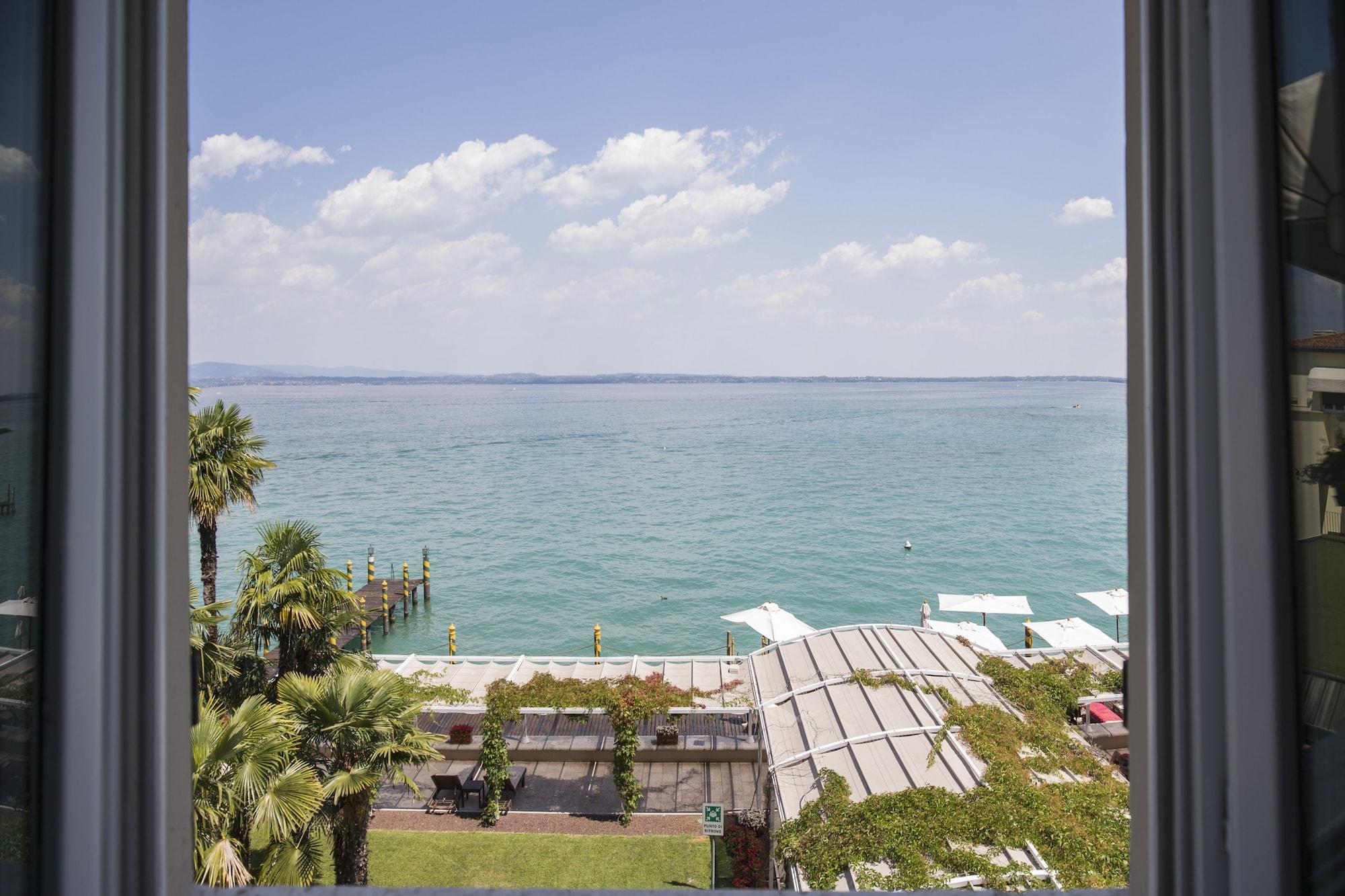 Grand Hotel Terme Σιρμιόνε Εξωτερικό φωτογραφία View of the Mediterranean Sea from the window of a hotel room