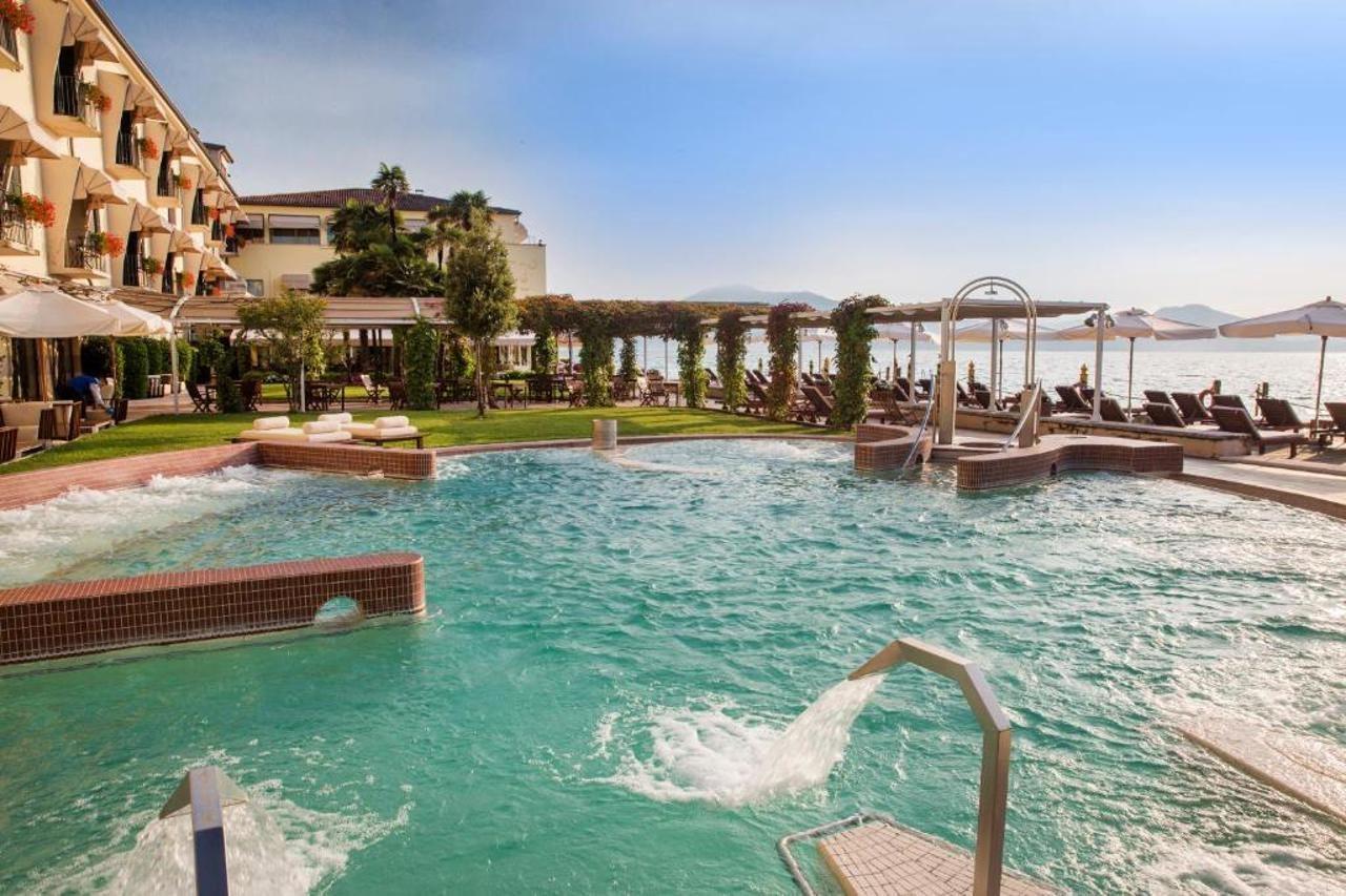 Grand Hotel Terme Σιρμιόνε Εξωτερικό φωτογραφία The swimming pool at the hotel