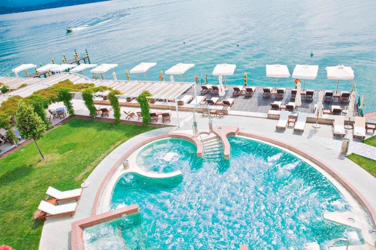 Grand Hotel Terme Σιρμιόνε Εξωτερικό φωτογραφία The swimming pool at the hotel
