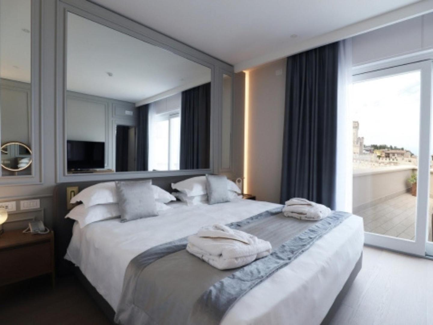 Grand Hotel Terme Σιρμιόνε Εξωτερικό φωτογραφία A bedroom at the hotel