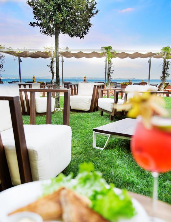 Grand Hotel Terme Σιρμιόνε Εξωτερικό φωτογραφία The beach club at the Grand Hotel