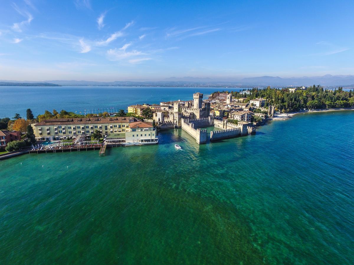 Grand Hotel Terme Σιρμιόνε Εξωτερικό φωτογραφία Aerial view of the town