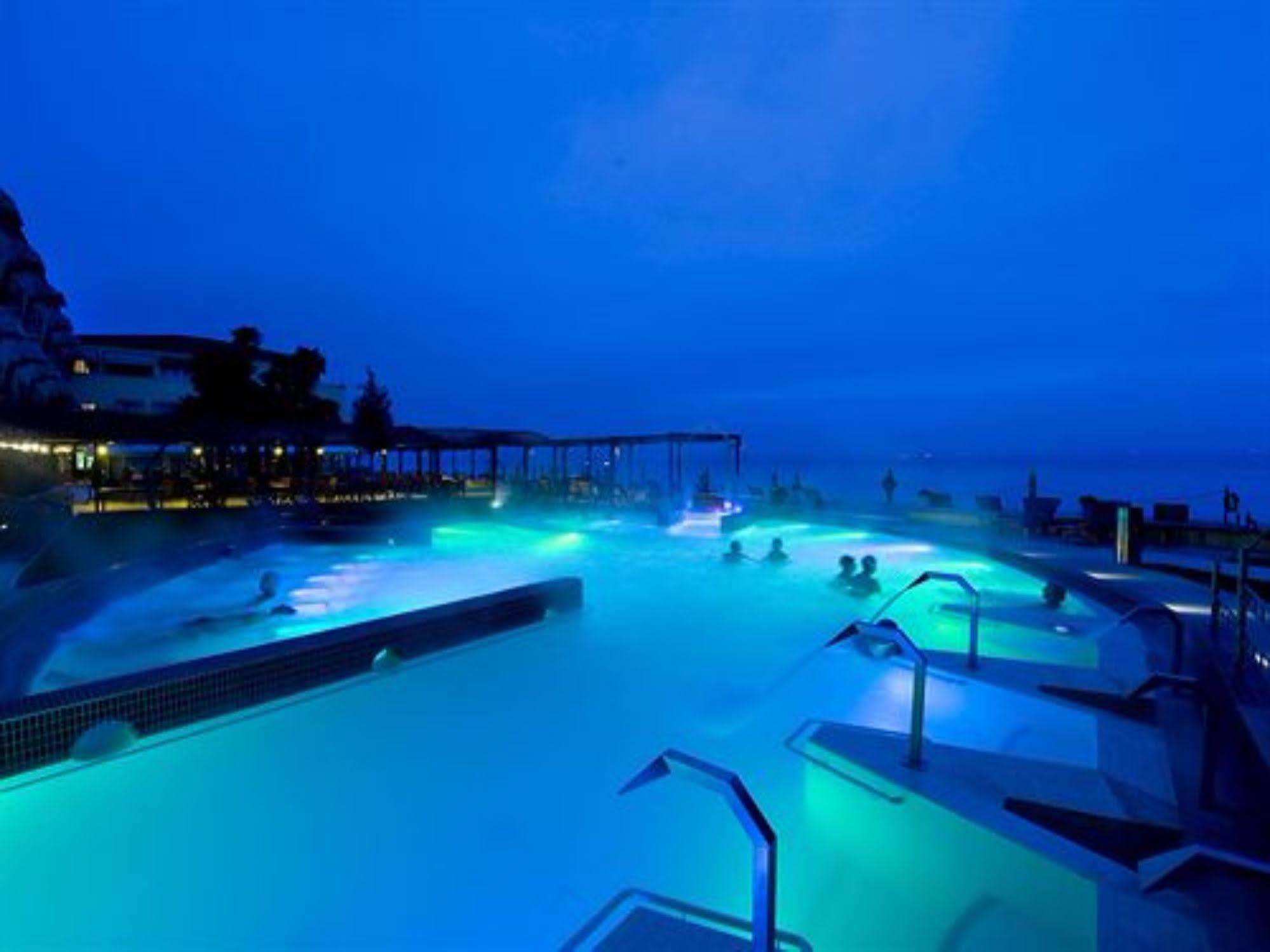 Grand Hotel Terme Σιρμιόνε Εξωτερικό φωτογραφία The thermal pools at night