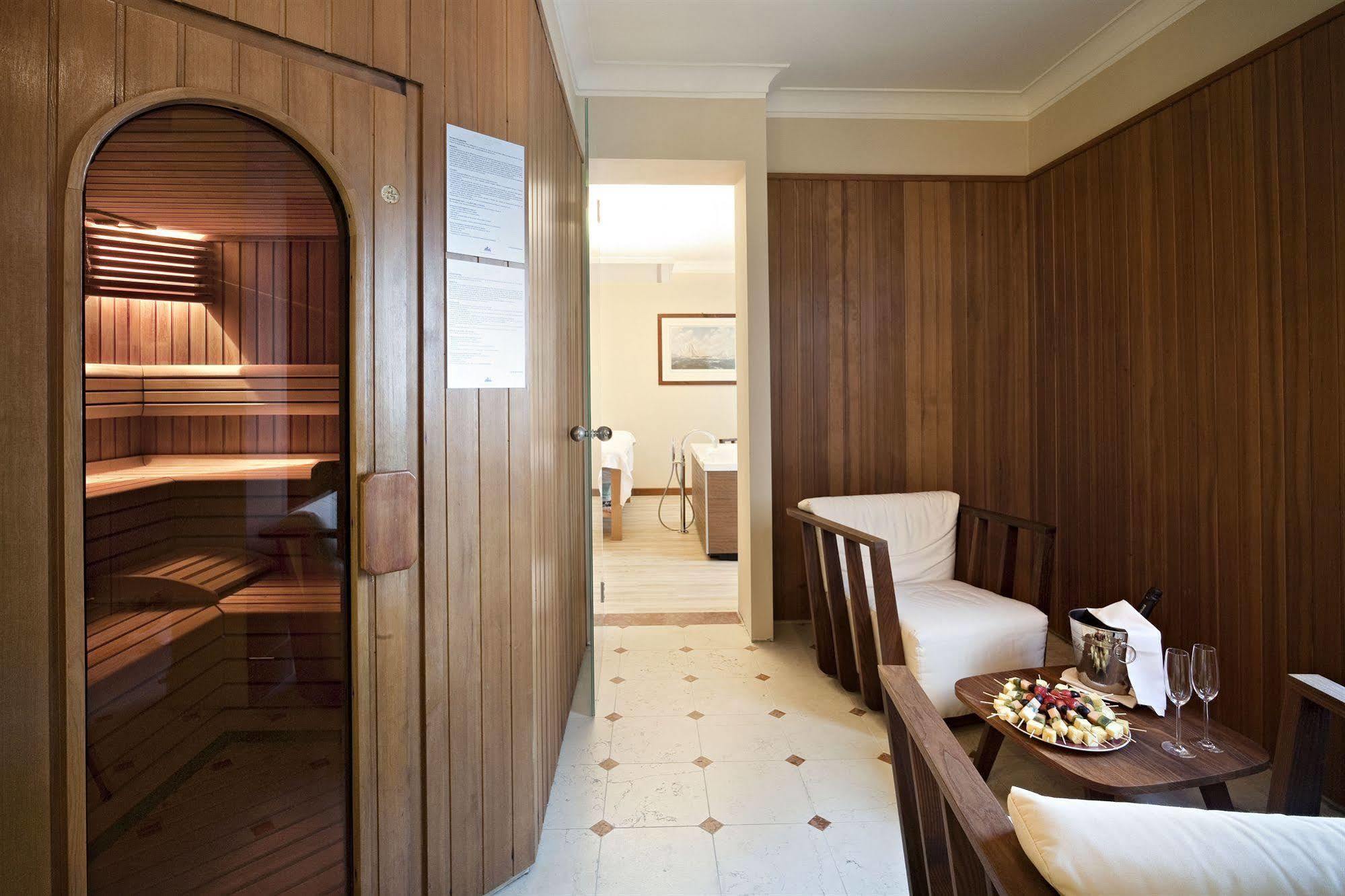 Grand Hotel Terme Σιρμιόνε Εξωτερικό φωτογραφία A spa suite at the InterContinental London Park Lane