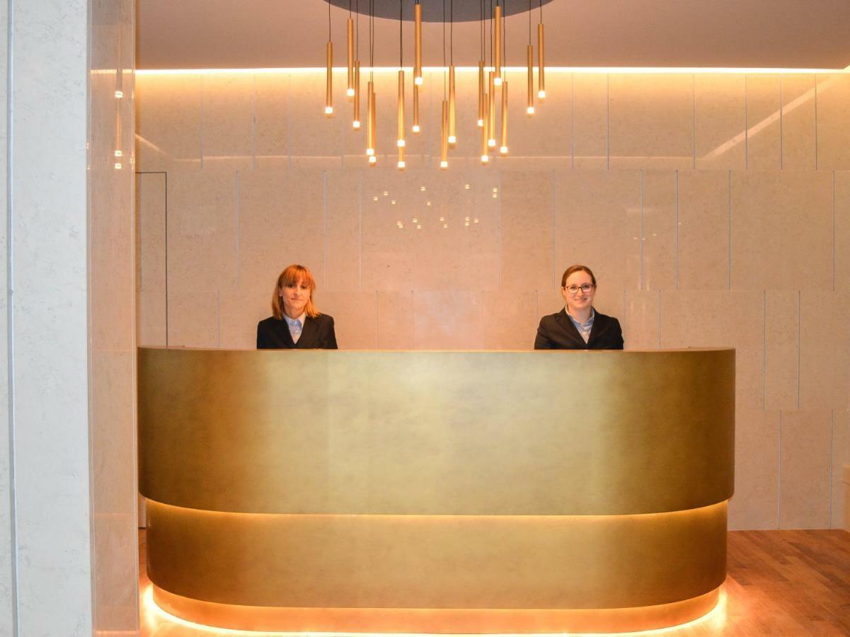 Grand Hotel Terme Σιρμιόνε Εξωτερικό φωτογραφία Reception desk at the hotel